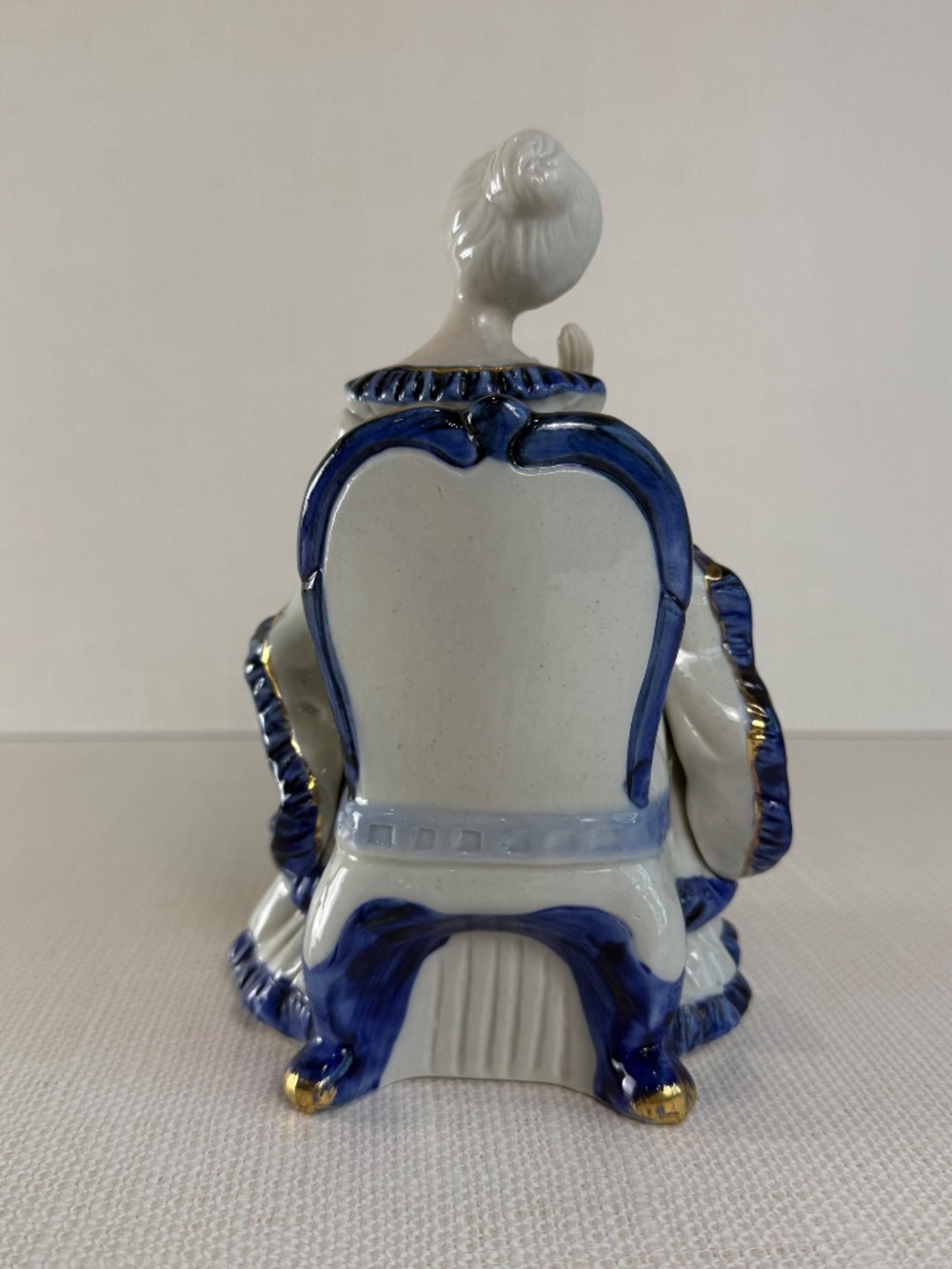 Blue & White Porcelain Lady Figurine Seated Woman Reading Delft Style Gold Trim - Picture 4 of 11